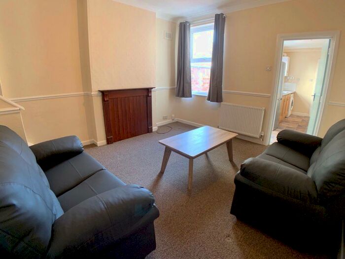 3 Bedroom Terraced House To Rent In Windermere Street, Leicester, LE2