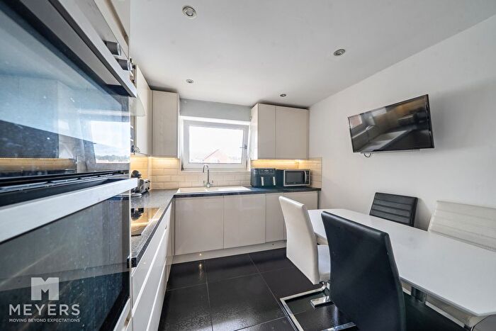 2 Bedroom Flat For Sale In Poole Road, Wimborne, BH21