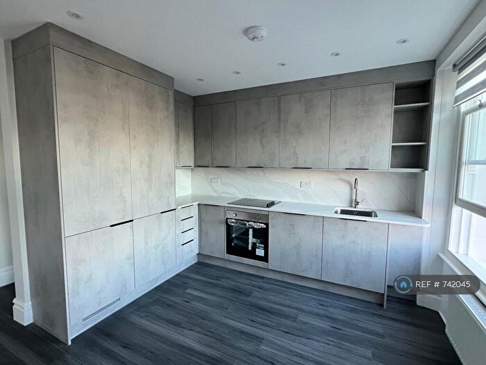 3 Bedroom Flat To Rent In Belvedere Road, London, SE19