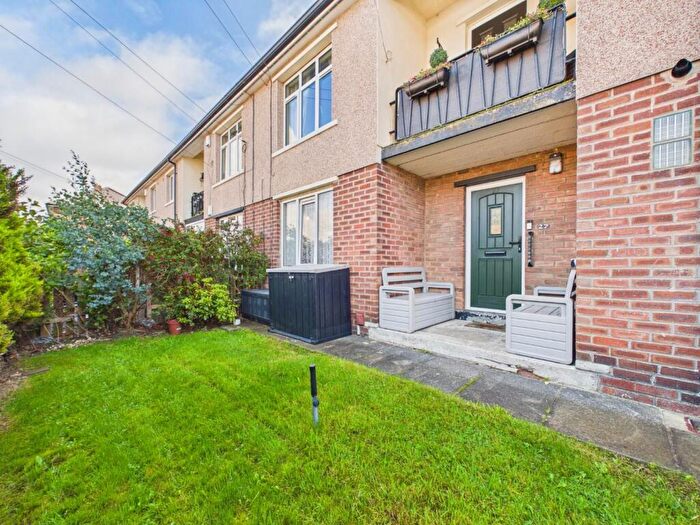 1 Bedroom Flat For Sale In Everest Avenue, Shipley, Bradford, BD18