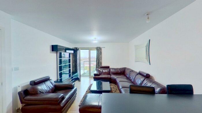 2 Bedroom Apartment To Rent In Katherine Close, Woodberry Grove, London, N4