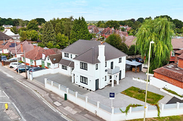 4 Bedroom Detached House For Sale In Minley Road, Farnborough, Hampshire, GU14