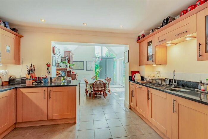 4 Bedroom Detached House For Sale In Pleasant Valley Lane, East Farleigh, Maidstone, ME15