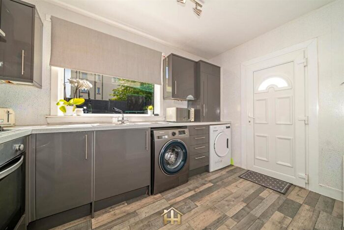 3 Bedroom End Of Terrace House For Sale In Balerno Street, Dundee, DD4