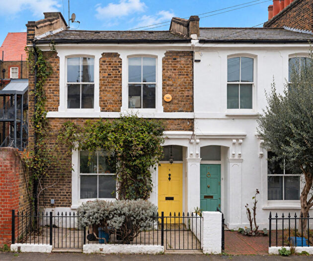 3 Bedroom End Of Terrace House For Sale In Appleby Road, London, E8