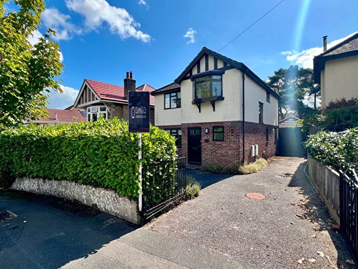 4 Bedroom Detached House For Sale In Brackendale Road, Queens Park, Bournemouth, BH8