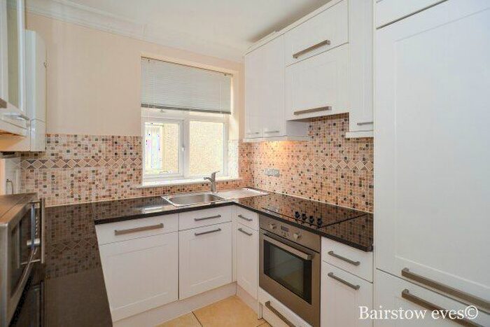 2 Bedroom Flat To Rent In Glengall Road, Woodford Green, IG8