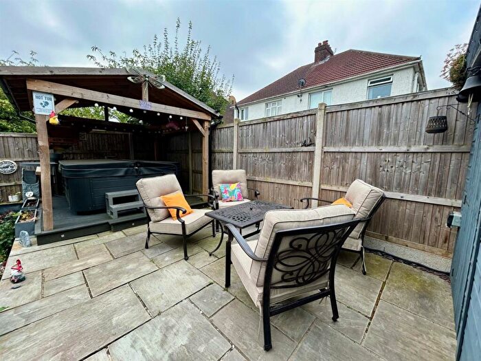2 Bedroom Bungalow For Sale In Honey Lane, Waltham Abbey, EN9