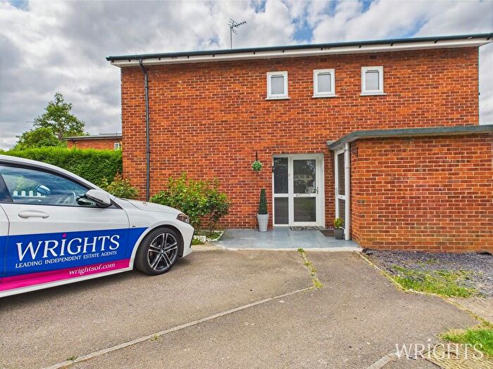 4 Bedroom Semi-Detached House To Rent In Oak Grove, Hatfield, AL10