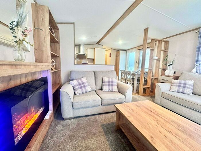 3 Bedroom Mobile/park Home For Sale In Gisburn, BB7