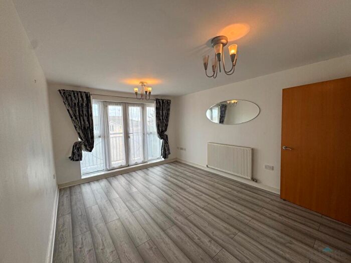 2 Bedroom Flat To Rent In Bordley Court, Denham Road, N20