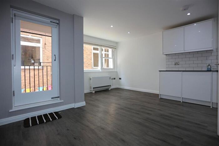 3 Bedroom Flat To Rent In Meeting House Lane, Brighton, BN1