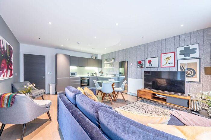 2 Bedroom Flat For Sale In Bruckner Street, Queen's Park, London, W10