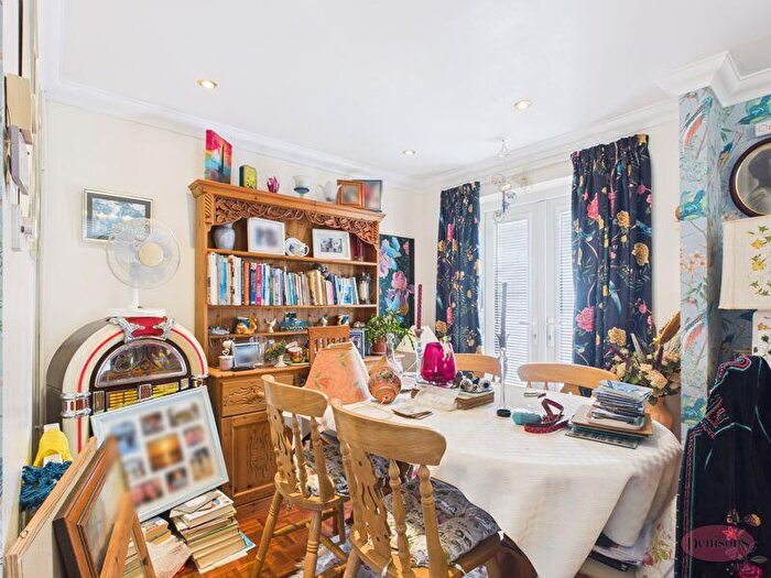 2 Bedroom Detached Bungalow For Sale In Mountbatten Close, Christchurch, BH23
