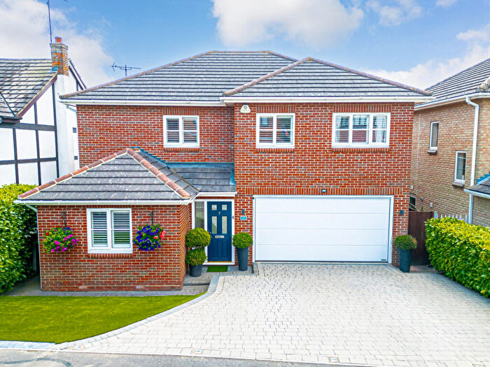 4 Bedroom Detached House For Sale In The Maze, Leigh-on-sea, SS9