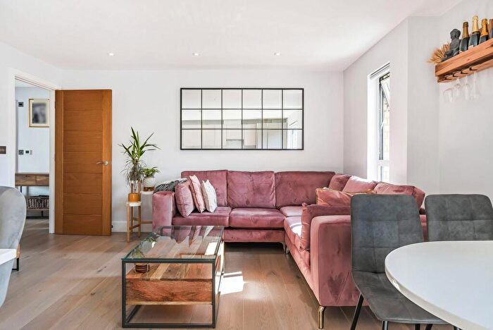 2 Bedroom Flat For Sale In Court Lane, Oaks View Court Lane, KT19