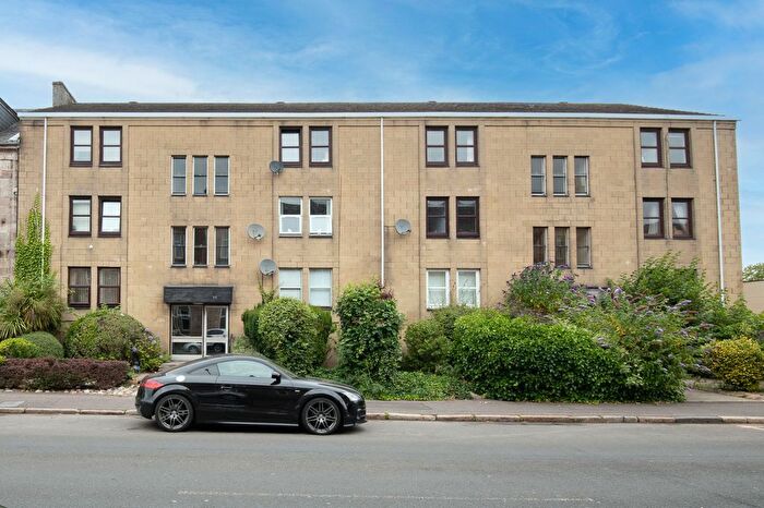 2 Bedroom Flat For Sale In Cardwell Road, Gourock, PA19