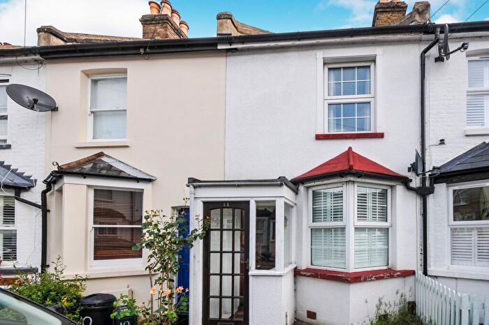 2 Bedroom House To Rent In Yew Tree Road, Beckenham, BR3