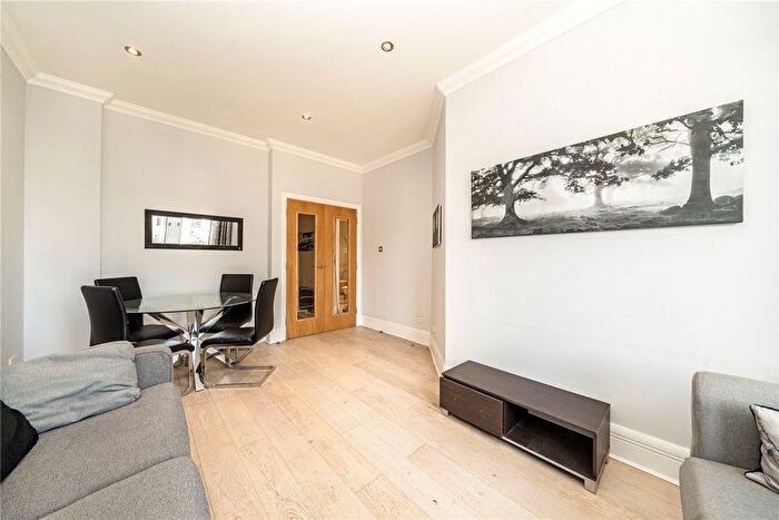 1 Bedroom Flat To Rent In Whitehouse Apartments, Waterloo, SE1