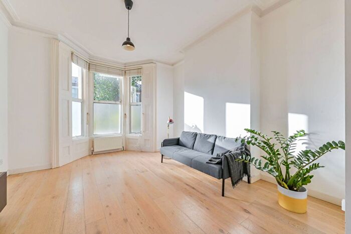 4 Bedroom Maisonette To Rent In Shirland Road, Maida Hill, London, W9