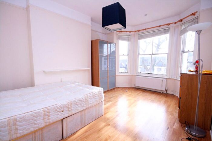 3 Bedroom Flat To Rent In Cathcart Hill, Tufnell Park, N19