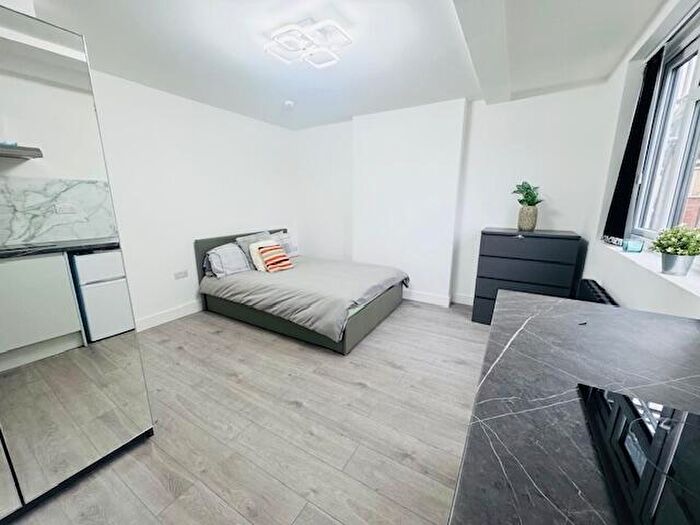 Studio To Rent In Hillborough Road, Luton, Bedfordshire, LU1