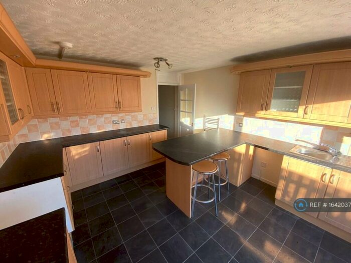 4 Bedroom End Of Terrace House To Rent In Cambusdoon Place, Kilwinning, KA13