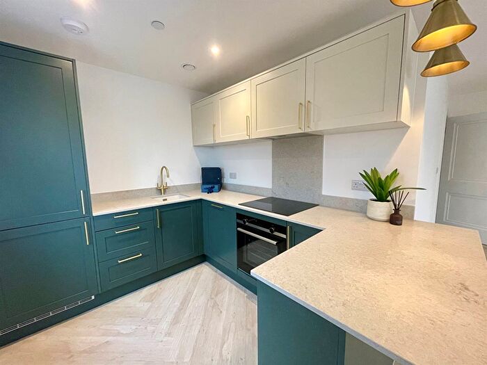 2 Bedroom Flat For Sale In West Cliff Gardens, Bournemouth, BH2