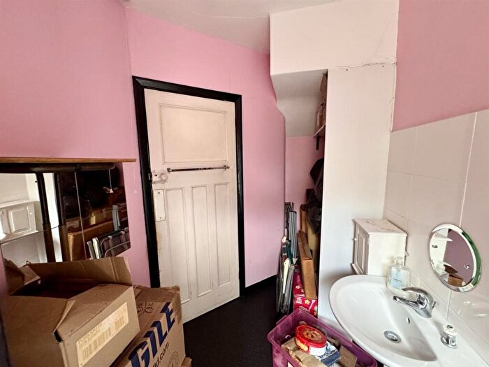 3 Bedroom Terraced House For Sale In Ockley Road, Croydon, CR0