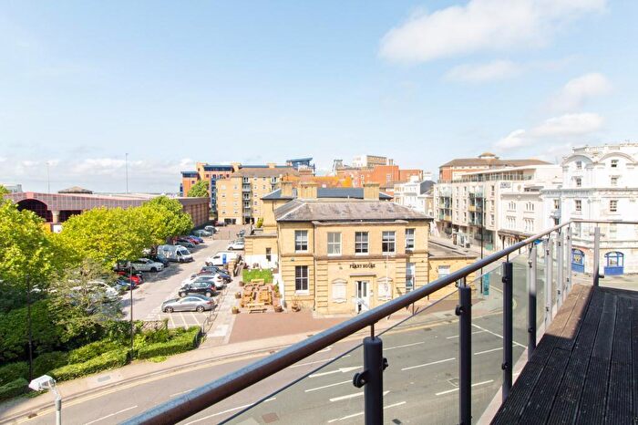 2 Bedroom Flat To Rent In Ranger Court, Ocean Way, Southampton, SO14