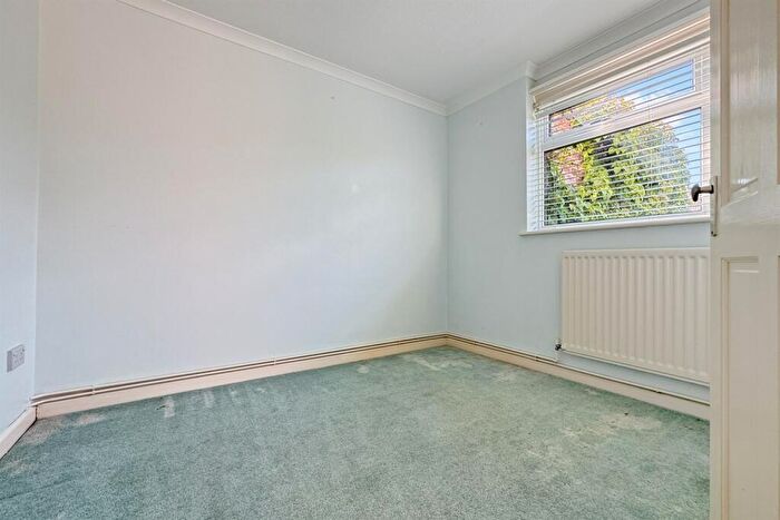 3 Bedroom Terraced Bungalow For Sale In Bedroom Terraced Bungalow In Fishbourne, PO19