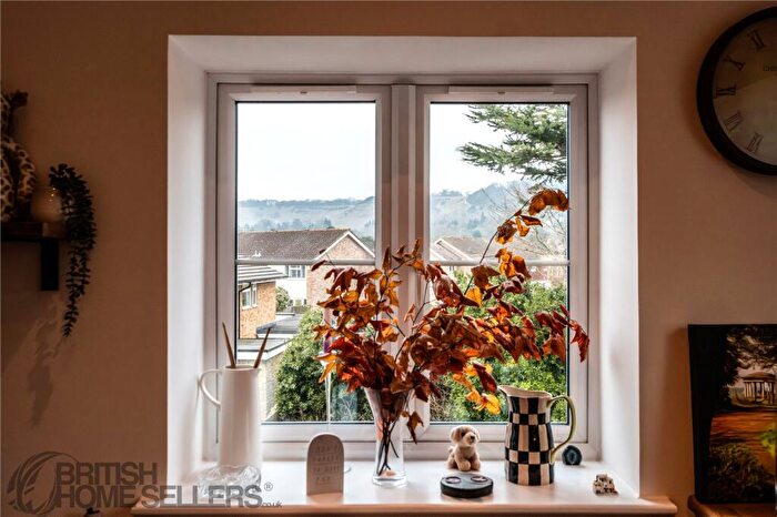 2 Bedroom Apartment For Sale In Yorke Road, Reigate, Surrey, RH2
