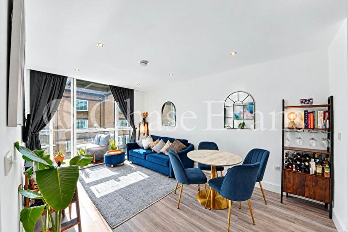 1 Bedroom Flat For Sale In Times Square, City Quarter, Gowers Walk, Aldgate, London, E1