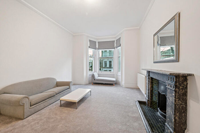 1 Bedroom Flat To Rent In Redcliffe Gardens, Chelsea, SW10