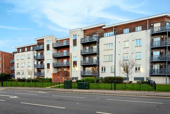 2 Bedroom Flat To Rent In Burghley Court, Maidenhead, SL6