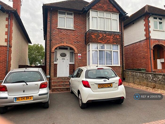 3 Bedroom Detached House To Rent In Worplesdon Road, Guildford, GU2