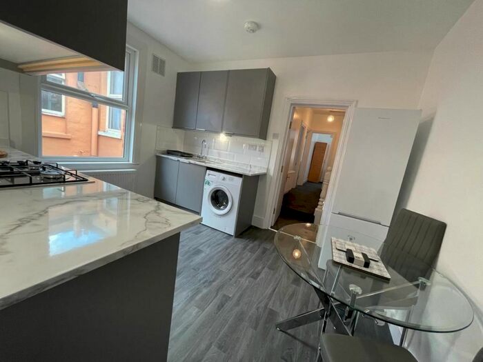2 Bedroom Flat To Rent In Chapter Road, London, NW2