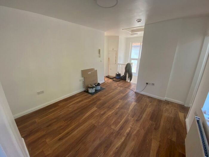 3 Bedroom Flat To Rent In Tanfield Avenue, London, NW2