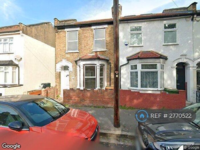 3 Bedroom Semi Detached House To Rent In Perth Road, Newham, E13