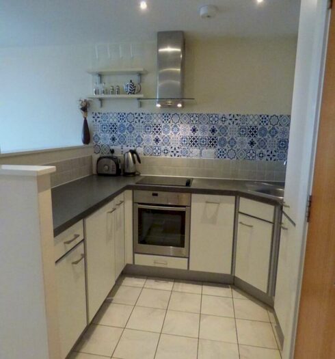 1 Bedroom Flat To Rent In Paramount Building, SN1