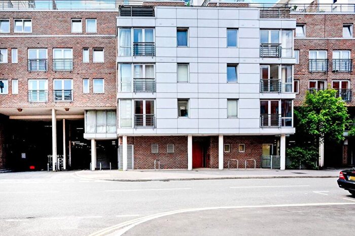 1 Bedroom Flat To Rent In Cross Street, Portsmouth, Hampshire, PO1