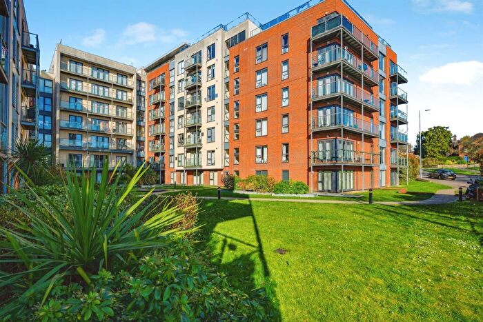 2 Bedroom Flat For Sale In Midland Road, Hemel Hempstead, HP2