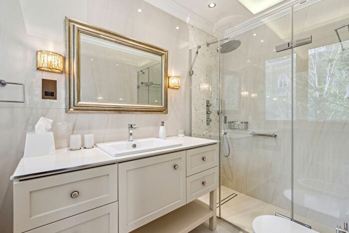 3 Bedroom Flat To Rent In Castleacre, Hyde Park Crescent, W2