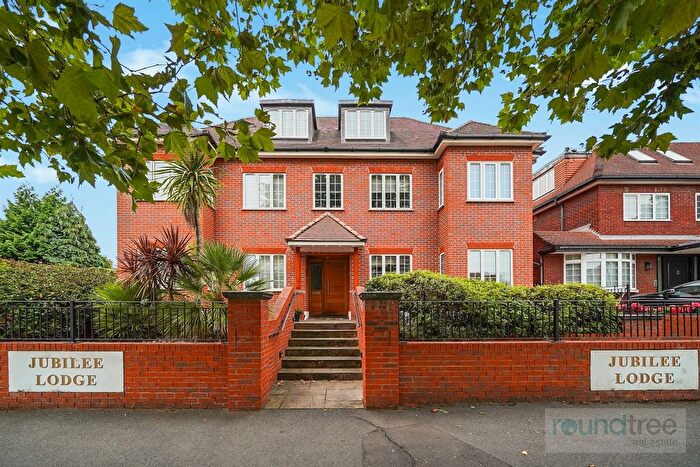 2 Bedroom Flat For Sale In Jubilee Lodge, Green Lane, NW4