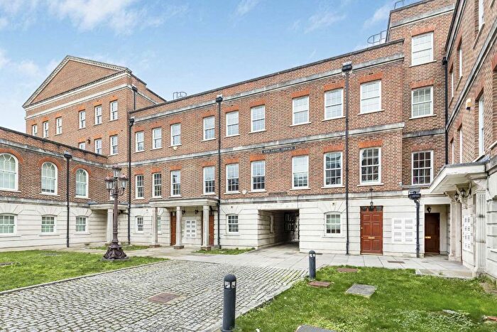 2 Bedroom Flat To Rent In The Highway, Wapping, E1W