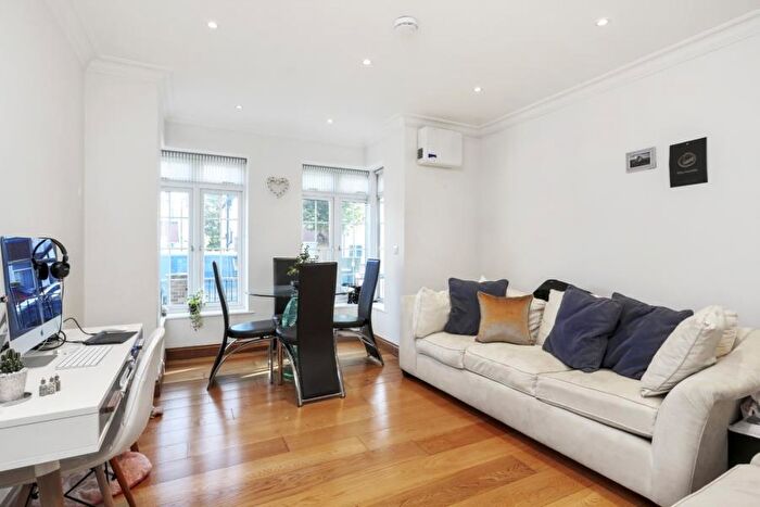 1 Bedroom Flat To Rent In Beechcroft Avenue, Golders Green, NW11