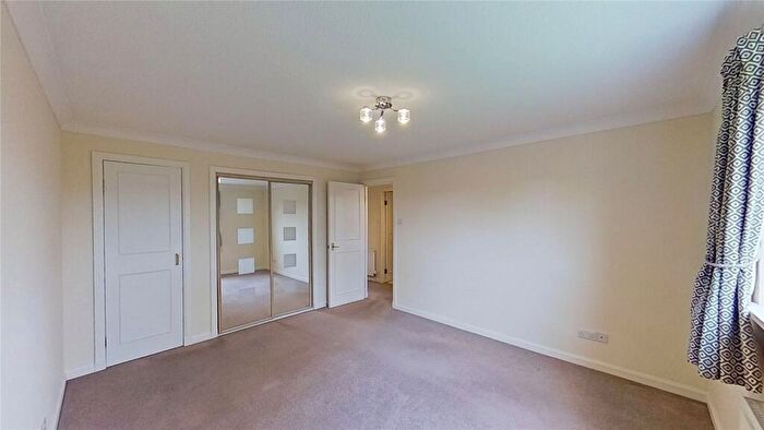 2 Bedroom Flat To Rent In Caithness Place, Edinburgh, EH5