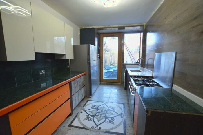 2 Bedroom Flat To Rent In Leabridge Road, Leyton, E10