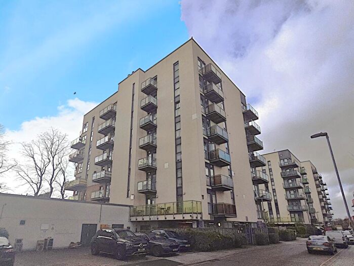 3 Bedroom Duplex For Sale In Academy Way, Dagenham, RM8