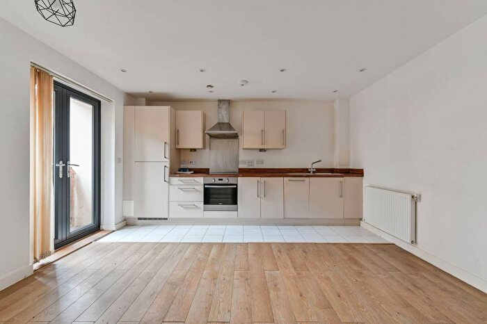 1 Bedroom Flat To Rent In Garratt Lane, Tooting, London, SW17